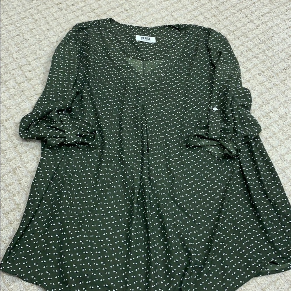 New never worn maternity top